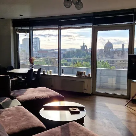 Апартаменти Modern Skyline-view At A Luxury Complex
