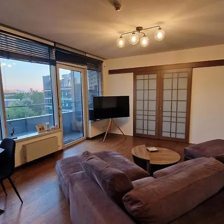 Апартаменти Modern Skyline-view At A Luxury Complex *