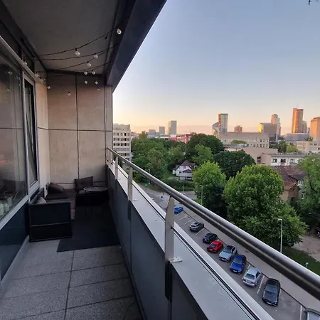 Апартаменти Modern Skyline-view At A Luxury Complex